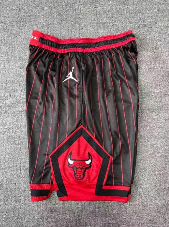 NBA Men's Chicago Bulls Short 2026 Size US 36 / EU 52 - 3 Thumbnail