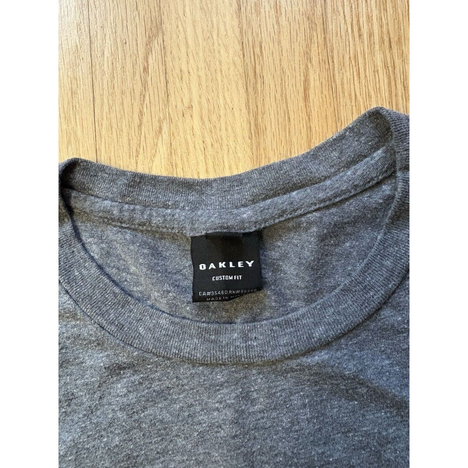 Oakley Vintage Y2K Oakley Shirt Mens M Gray Center Logo Medium Size US M / EU 48-50 / 2 - 3 Thumbnail