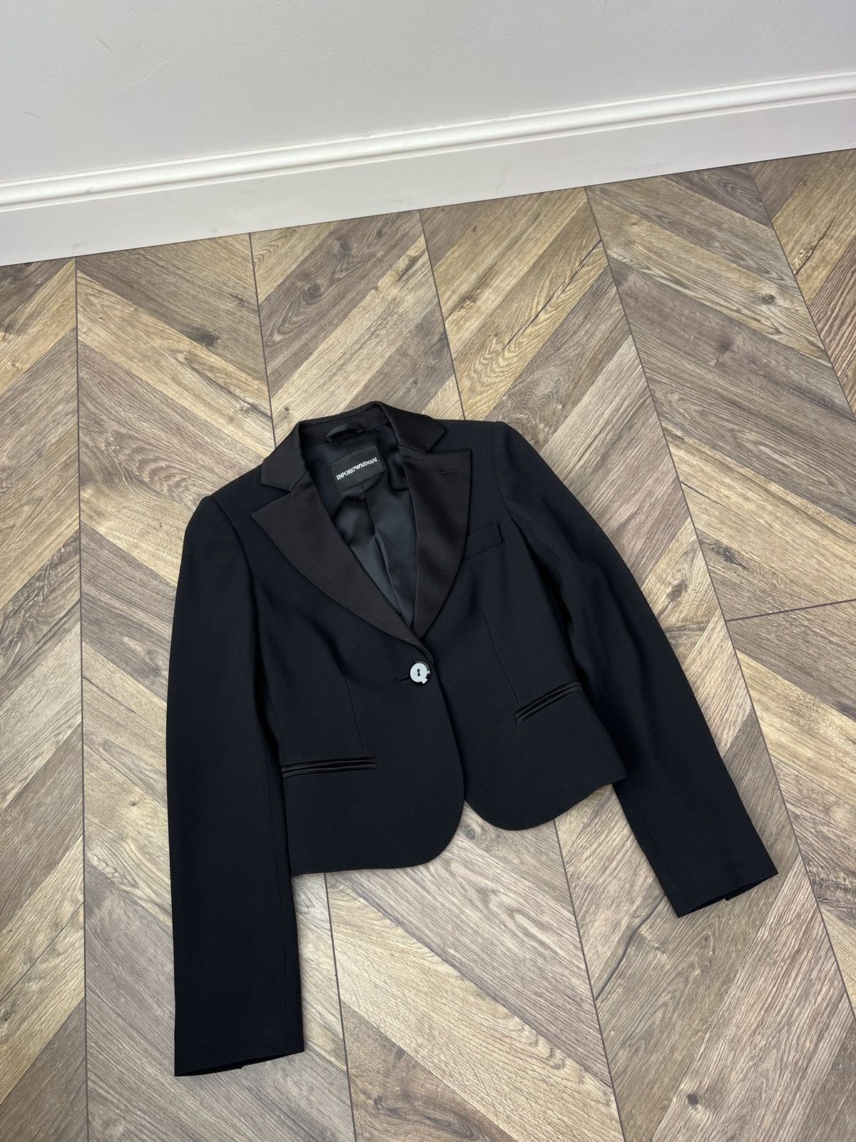 Emporio Armani Vintage Emporio Armani Women’s Black Cropped Tuxedo Blazer Size XS / US 0-2 / IT 36-38 - 6 Thumbnail