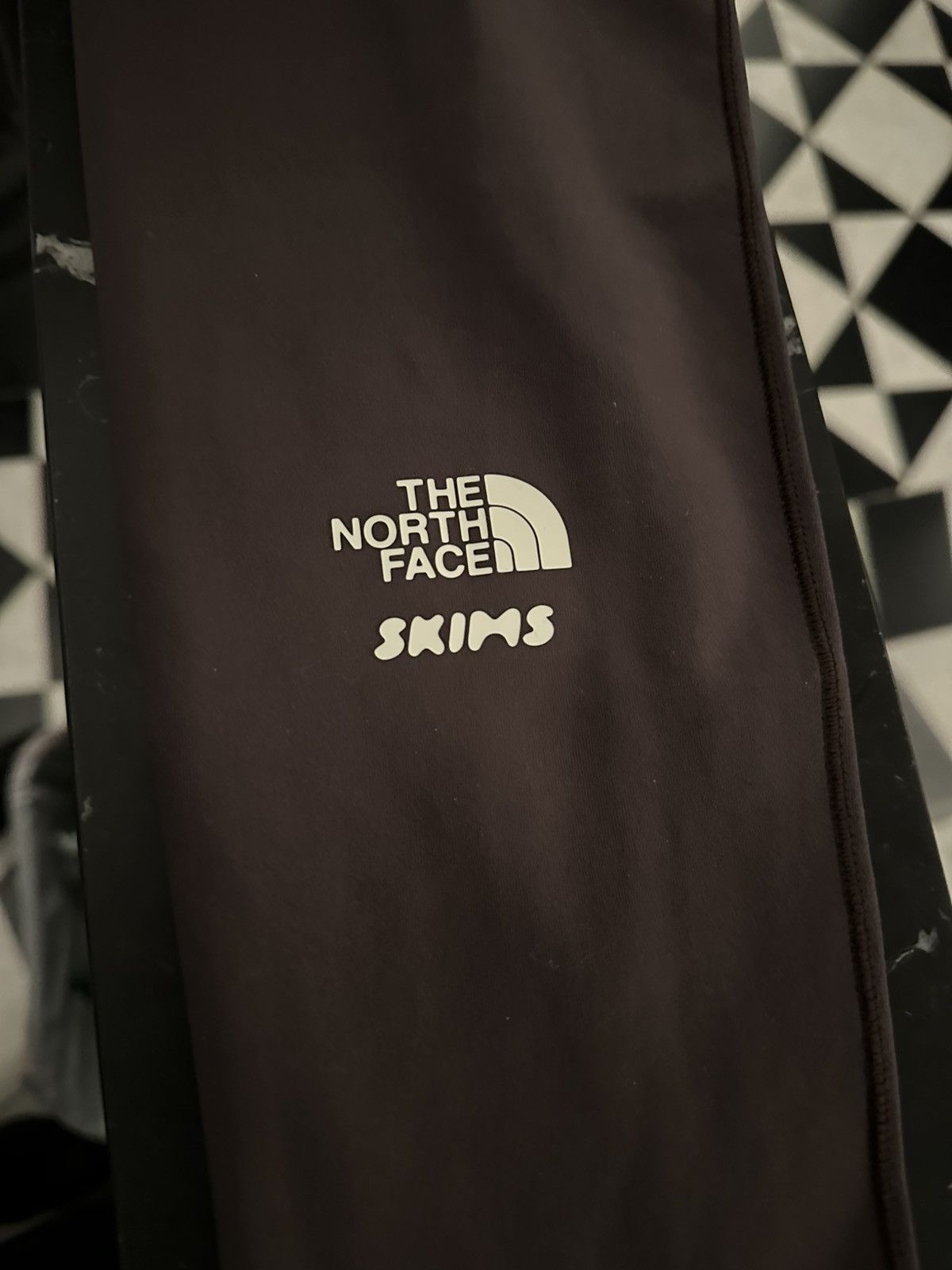 SKIMS × The North Face SKIMS x NORTH FACE REFINA LEGGING PHOENIX SIZE XS Size 26" / US 2 / IT 38 - 4 Thumbnail