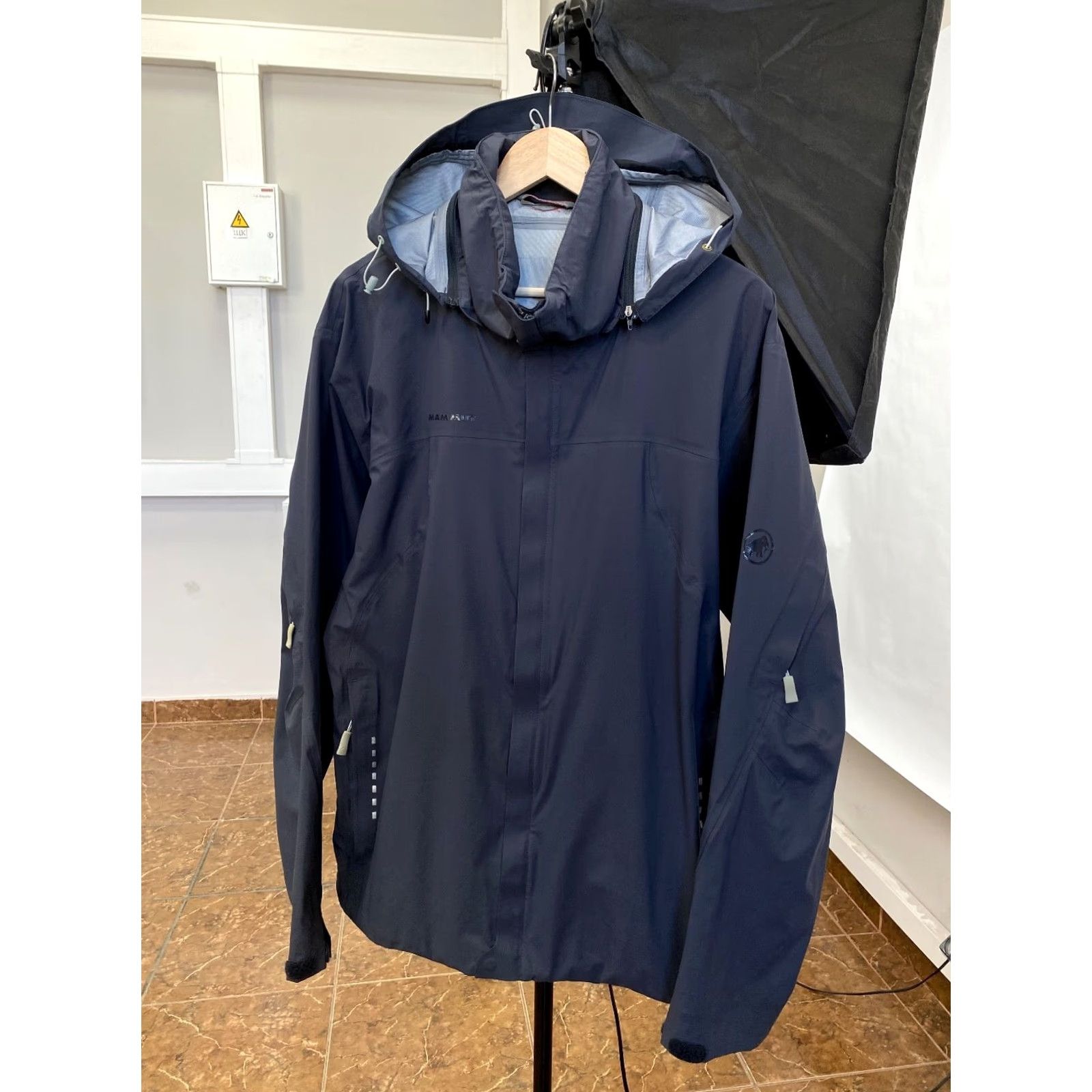 Mammut Mammut Dry Tech Outdoor Jacket XL Gray Men's Outdoor Jacket Size US XL / EU 56 / 4 - 2 Thumbnail