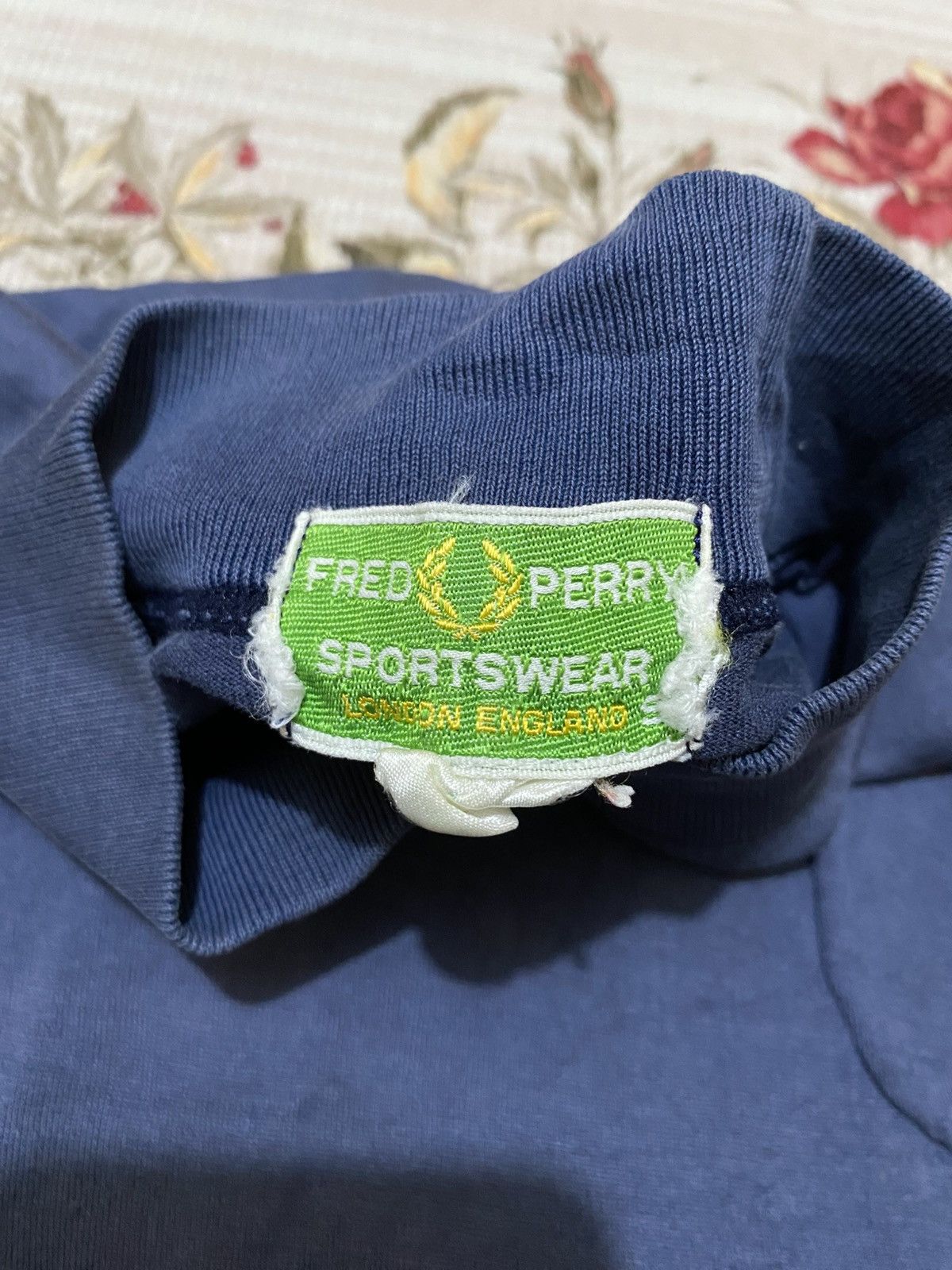 Vintage 70s Fred Perry Long Neck Tshirt Size US S / EU 44-46 / 1 - 8 Thumbnail