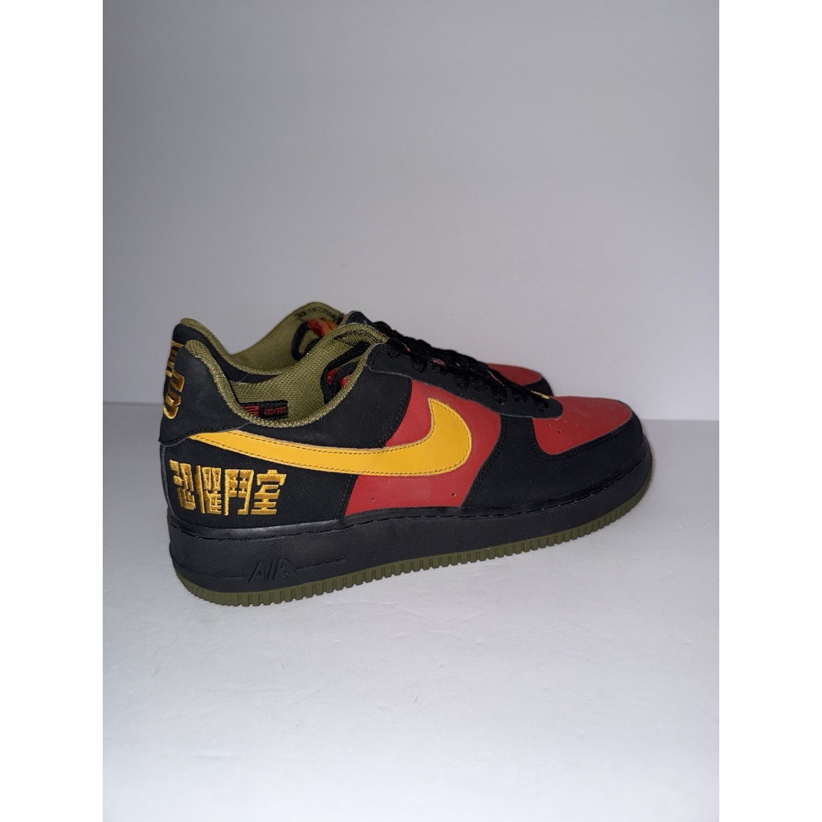 Nike 420/523 2004 Nike LeBron James “Fearless Warrior’ Sz 9.5 Size US 9.5 / EU 42-43 - 4 Thumbnail