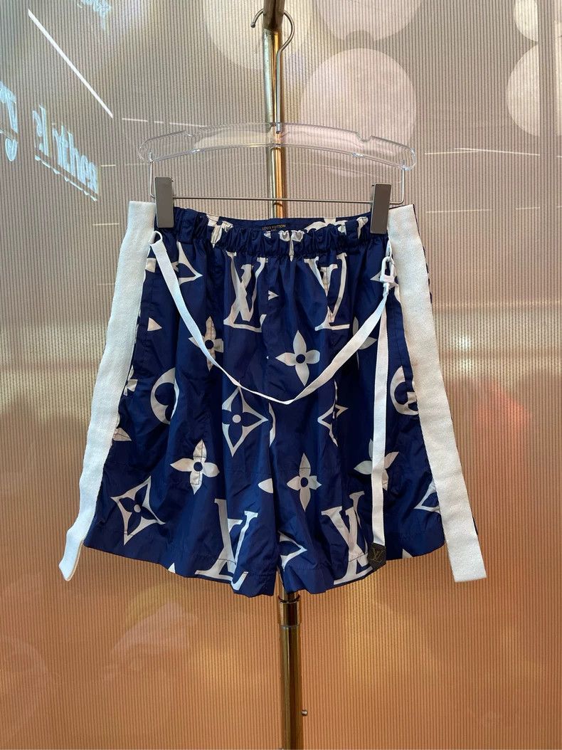 Louis Vuitton Louis Vuitton Bermuda shorts with blue and white presbyopia Size US 38 / EU 54 - 2 Thumbnail