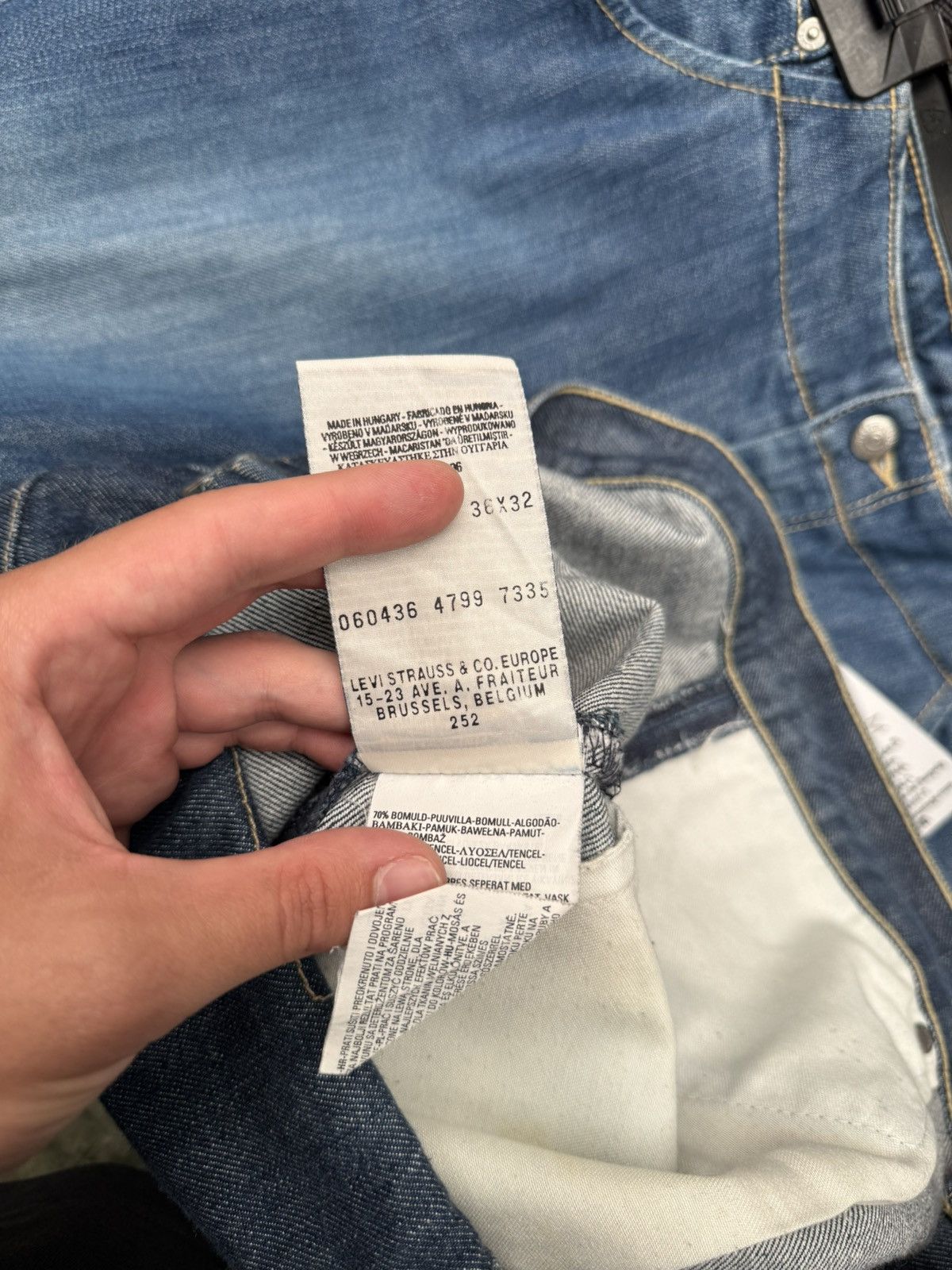 Levi's Vintage Levis Engineered Cinch Back Loose Fit Denim Jeans Size US 32 / EU 48 - 19 Thumbnail