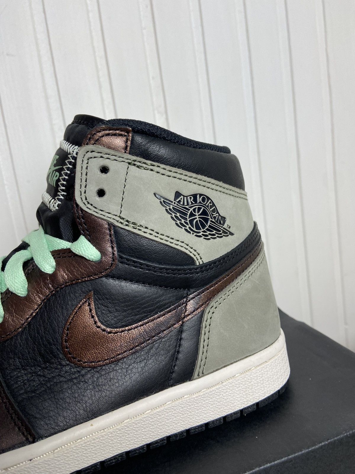 Jordan Brand Jordan 1 Retro High "Light Army Rust Shadow Patina" 8US Size US 8 / EU 41 - 8 Thumbnail
