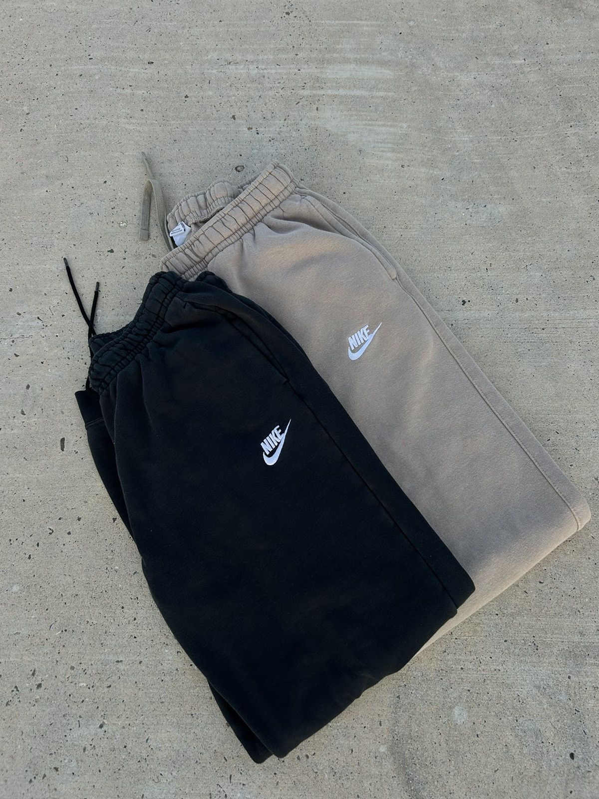 Nike × Vintage Nike Joggers Biege Size 27" / US 4 / IT 40 - 1 Thumbnail