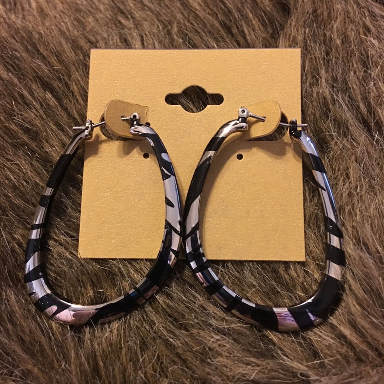 Vintage Vintage black & silver tone animal print hoops Size ONE SIZE - 2 Thumbnail