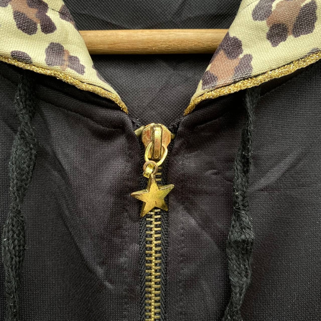 Japanese Brand × Vintage Vintage Hello Kitty Lepord Short Sleeve Zipper Hoodie Size US M / EU 48-50 / 2 - 5 Thumbnail