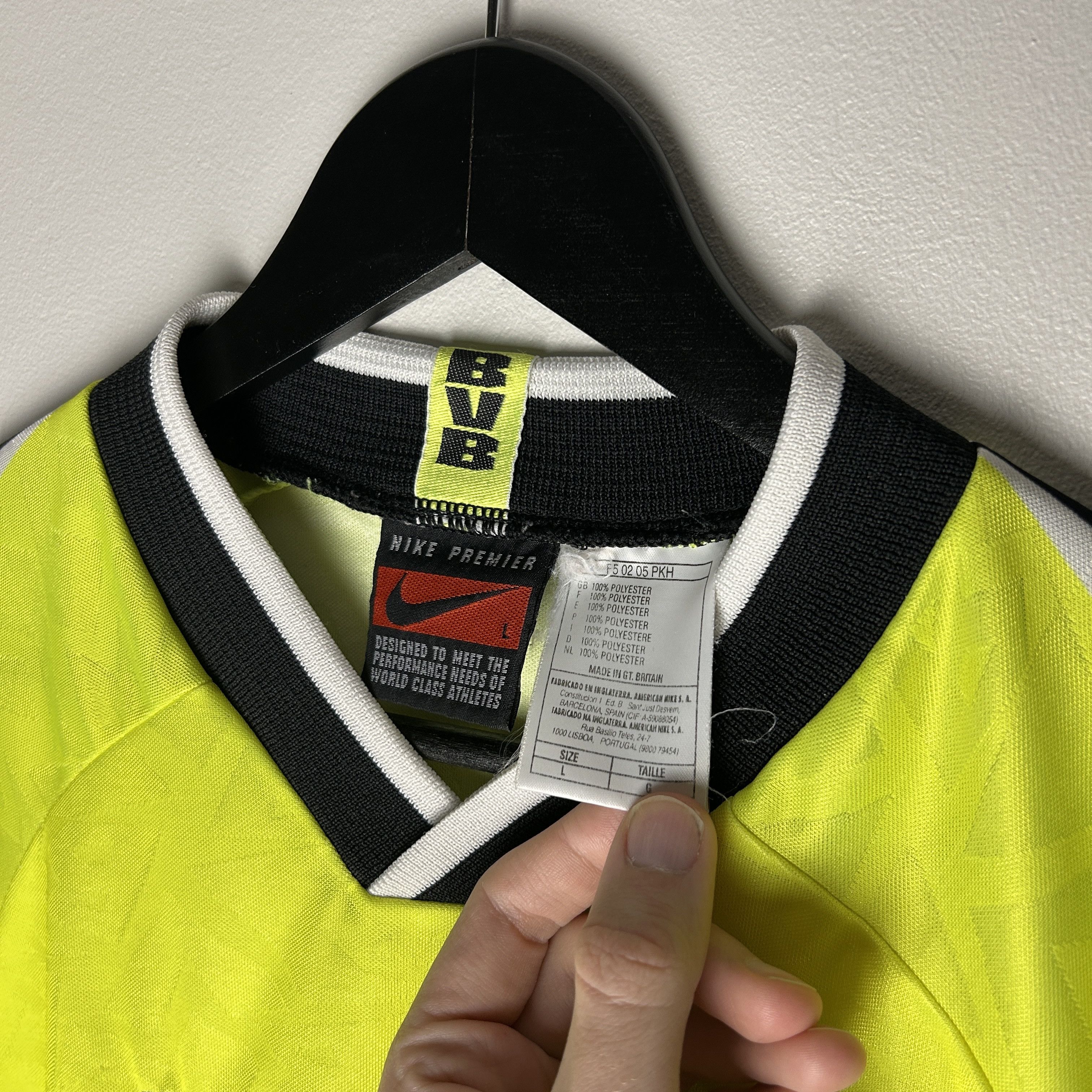 Nike Vintage Borussia Dortmund 96/97 Nike Home Jersey Size US L / EU 52-54 / 3 - 6 Thumbnail