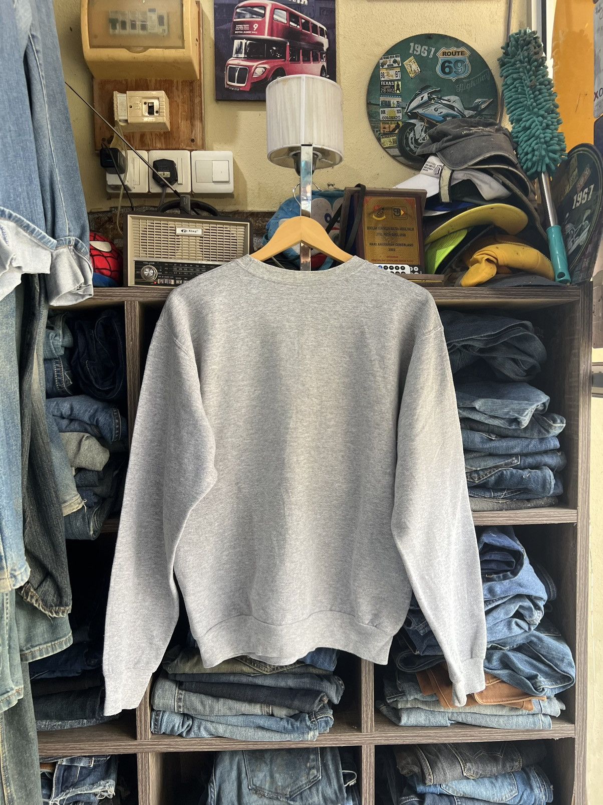 Mickey Mouse 🔥Hanes Disneyland Resort Crewneck Sweatshirt Size US S / EU 44-46 / 1 - 2 Thumbnail