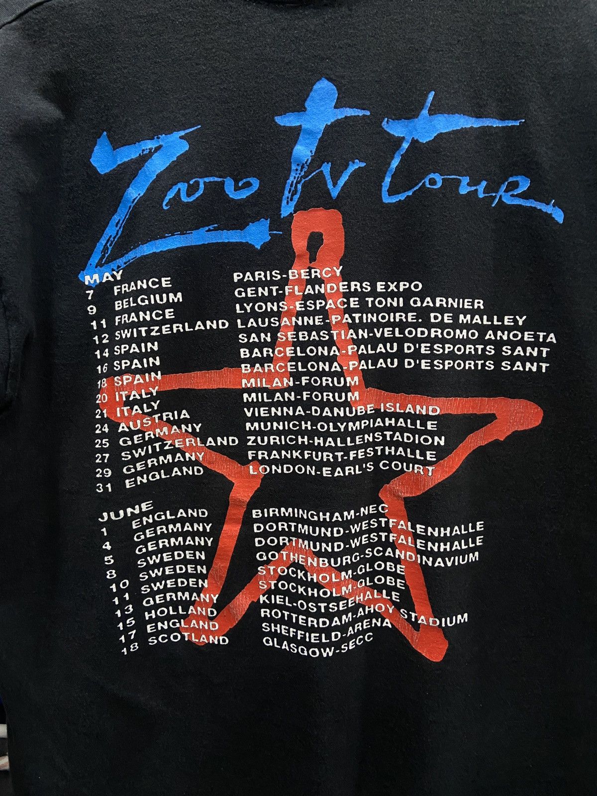 Band Tees Vintage 1992s U2 ZOO Tv Tour Rock Band TShirt Size US XL / EU 56 / 4 - 13 Thumbnail