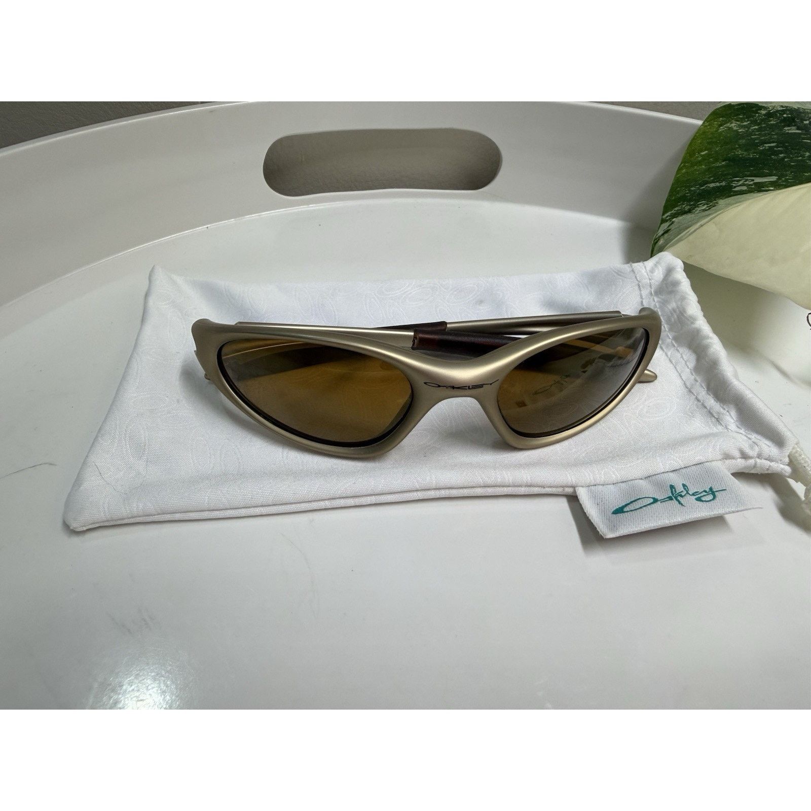 Oakley × Vintage 90s Oakley Minute 1.0 (Gen 2) | Grailed