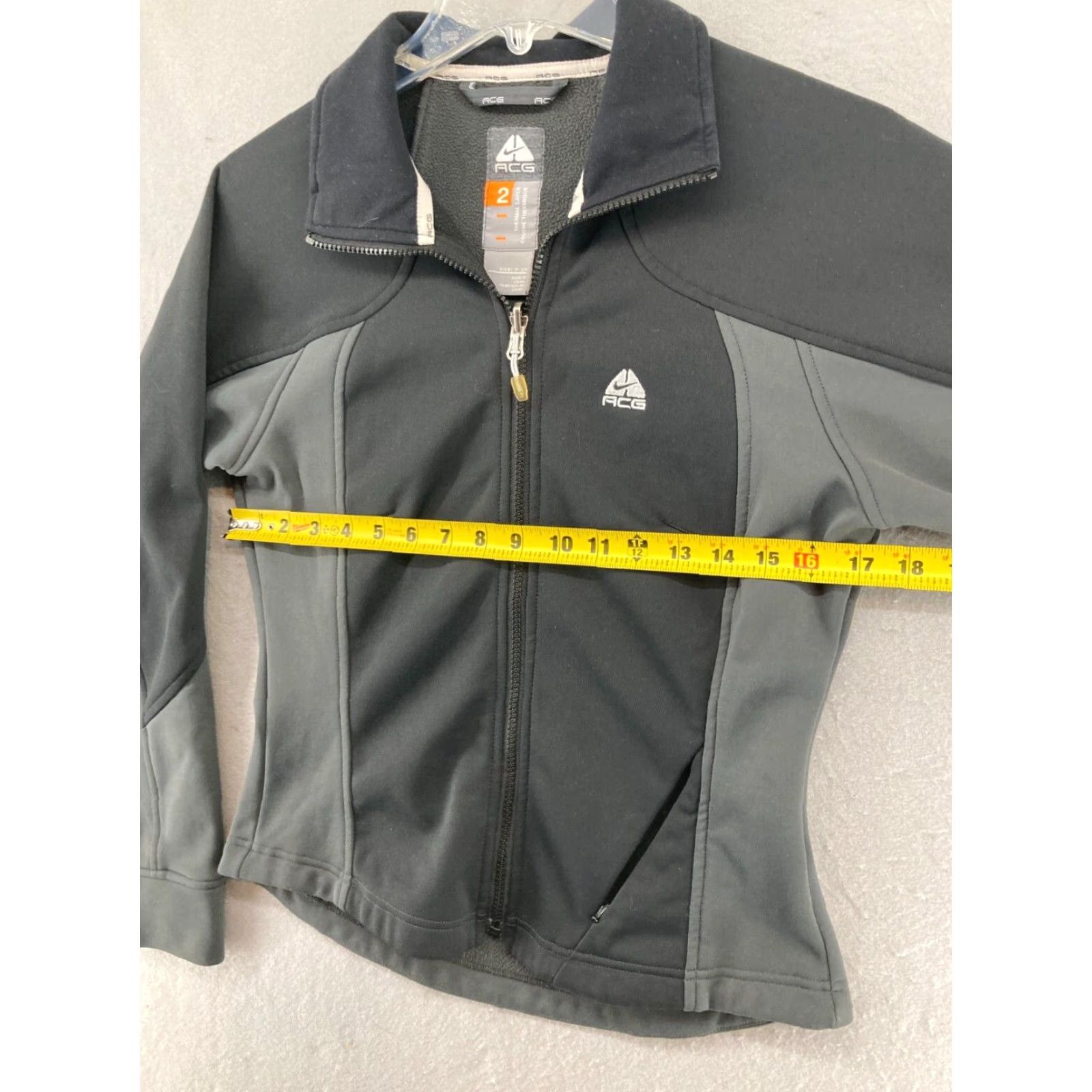 Nike ACG Nike ACG Jacket Womens Small Black Gray Full Zip Thermal Layer Athletic Size S / US 4 / IT 40 - 2 Thumbnail