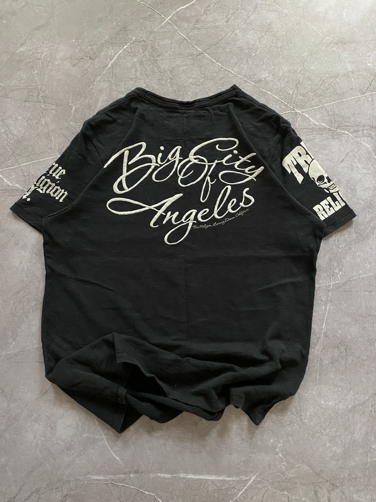 True Religion × Vintage Rare True Religion Big City of Angeles Los Angeles T Shirt Size US L / EU 52-54 / 3 - 4 Thumbnail