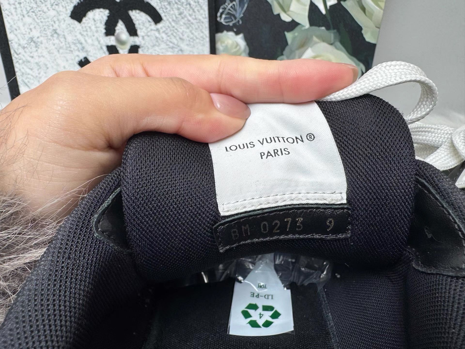 Louis Vuitton Louis Vuitton Trainer Black White Panda Velcro Sneaker K36 Size US 9 / EU 42 - 5 Thumbnail