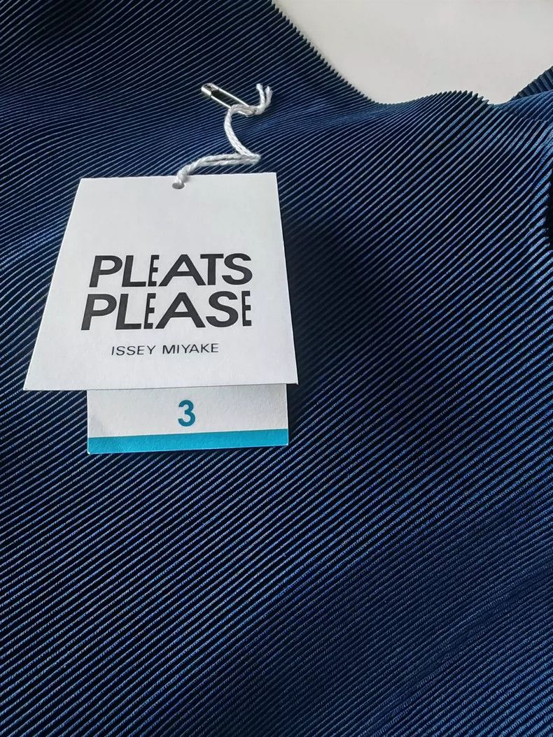 Issey Miyake Issey Miyake size:3 Dark blue pleated V-neck short-sleeved Size S / US 4 / IT 40 - 8 Thumbnail