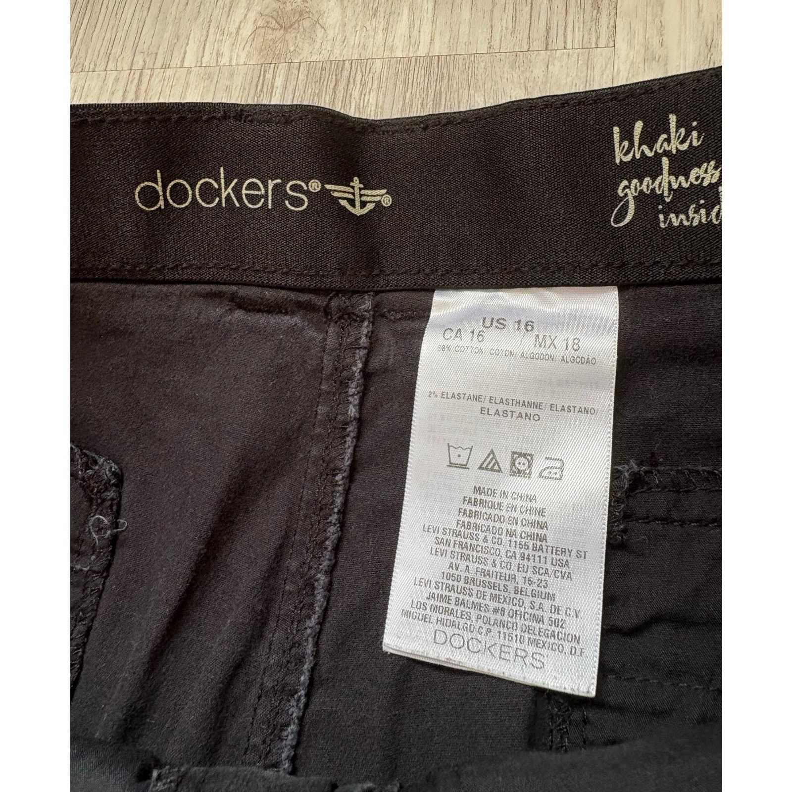 Dockers Dockers | Women's Bermuda Khaki Shorts | 16 Size 38" / US 16 / IT 52 - 3 Thumbnail
