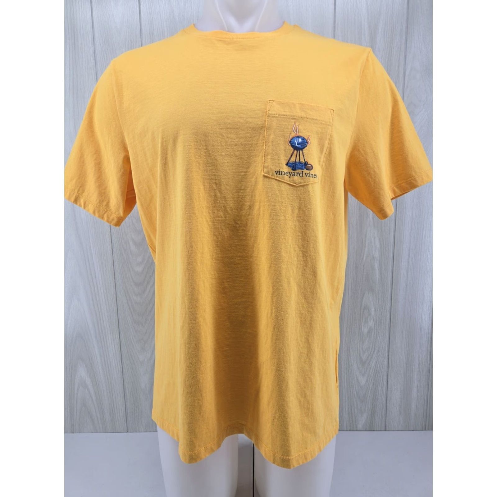 Vineyard Vines Vineyard Vines Mens T-Shirt Yellow Pocket Graphic Football Tailgating Grilling L SS Size US L / EU 52-54 / 3 - 2 Thumbnail