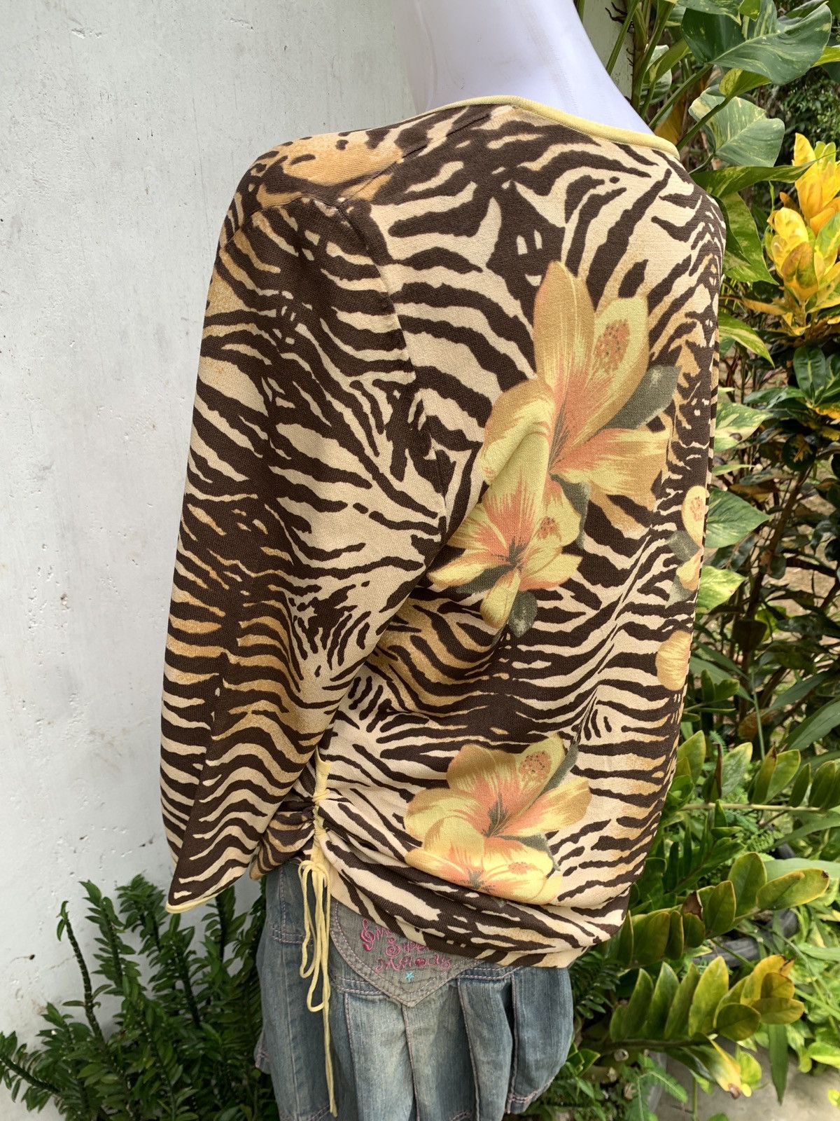 Japanese Brand y2k Floral Tiger Leopard Patter Sea Shell Sequin Top Size L / US 10 / IT 46 - 3 Thumbnail