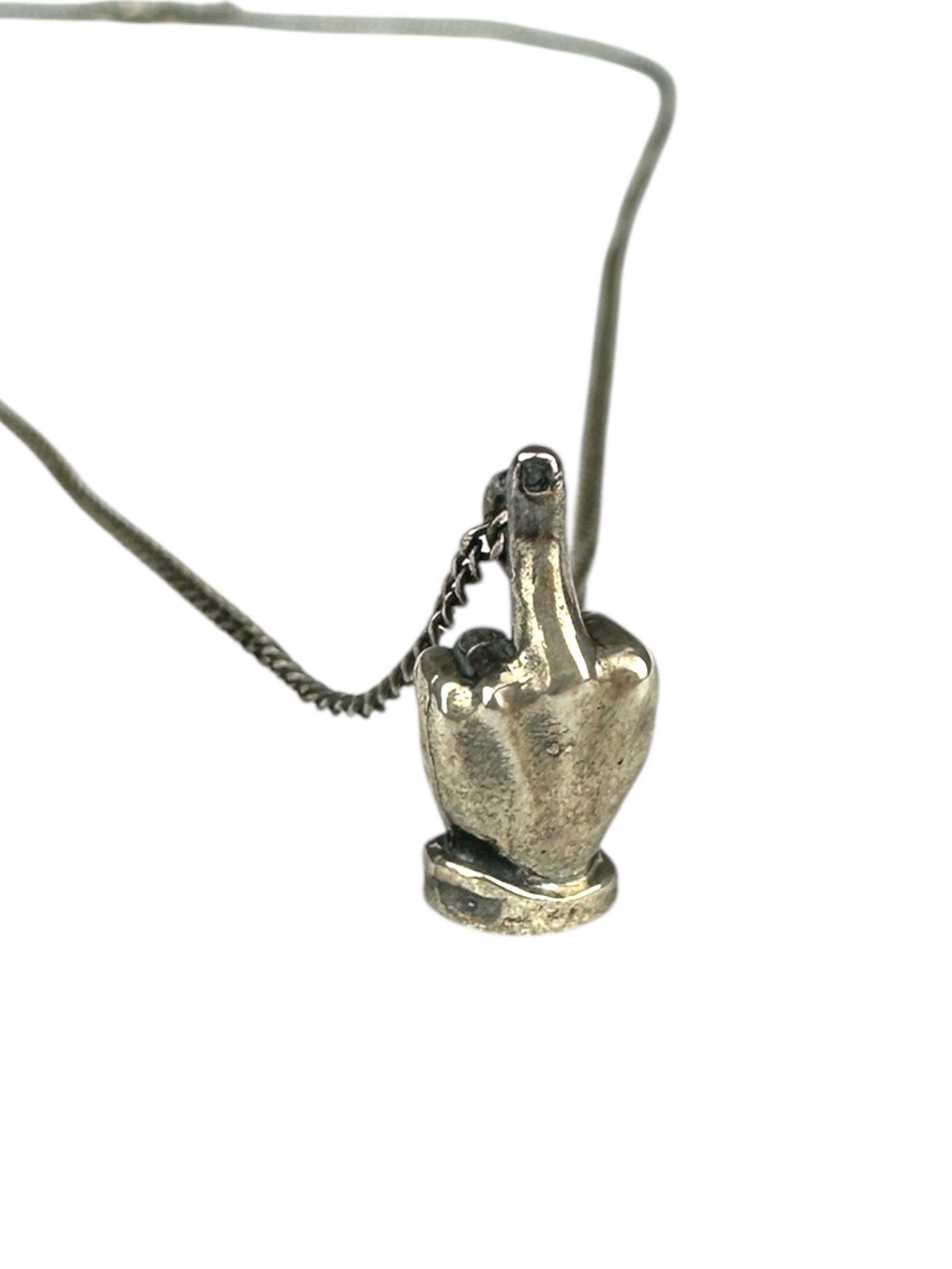 アクセサリー UNDERCOVER Fuck Finger necklace アクセサリー UNDERCOVER Fuck Finger necklace Undercover Middle