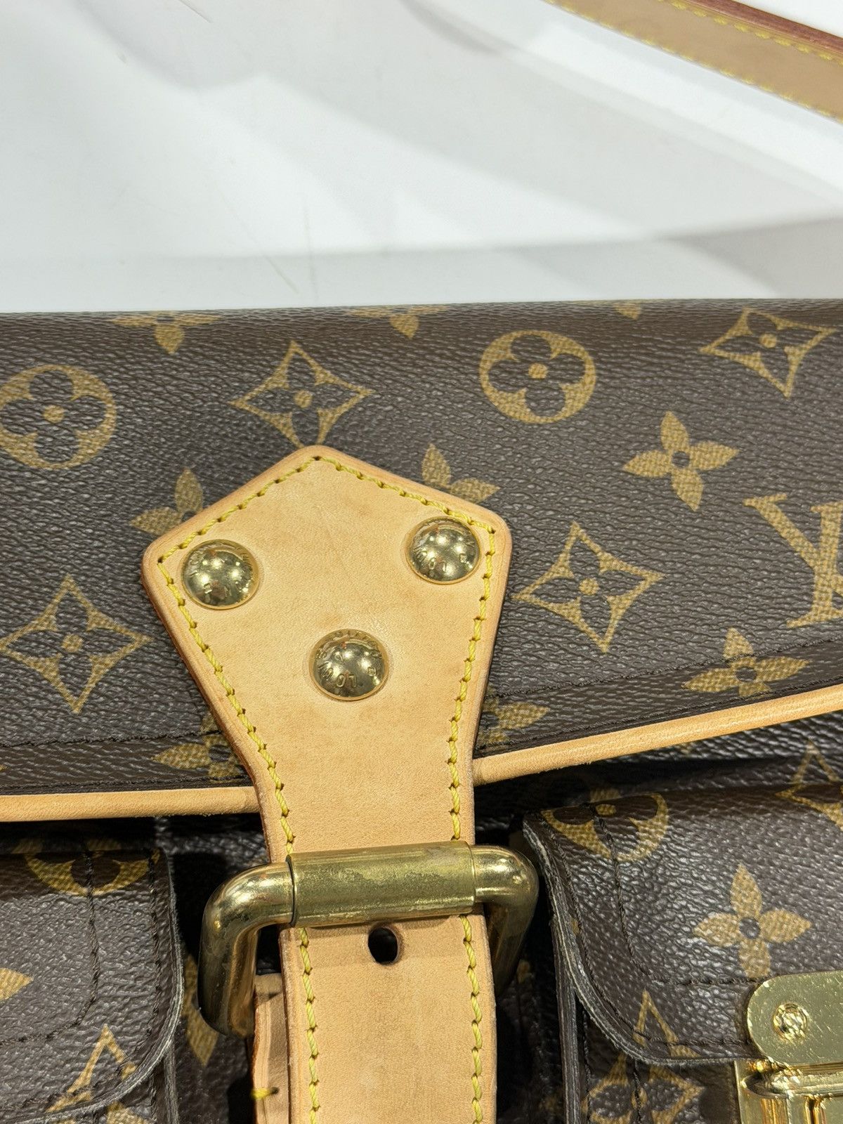 Louis Vuitton Louis Vuitton Monogram Hudson PM Bag Size ONE SIZE - 5 Thumbnail