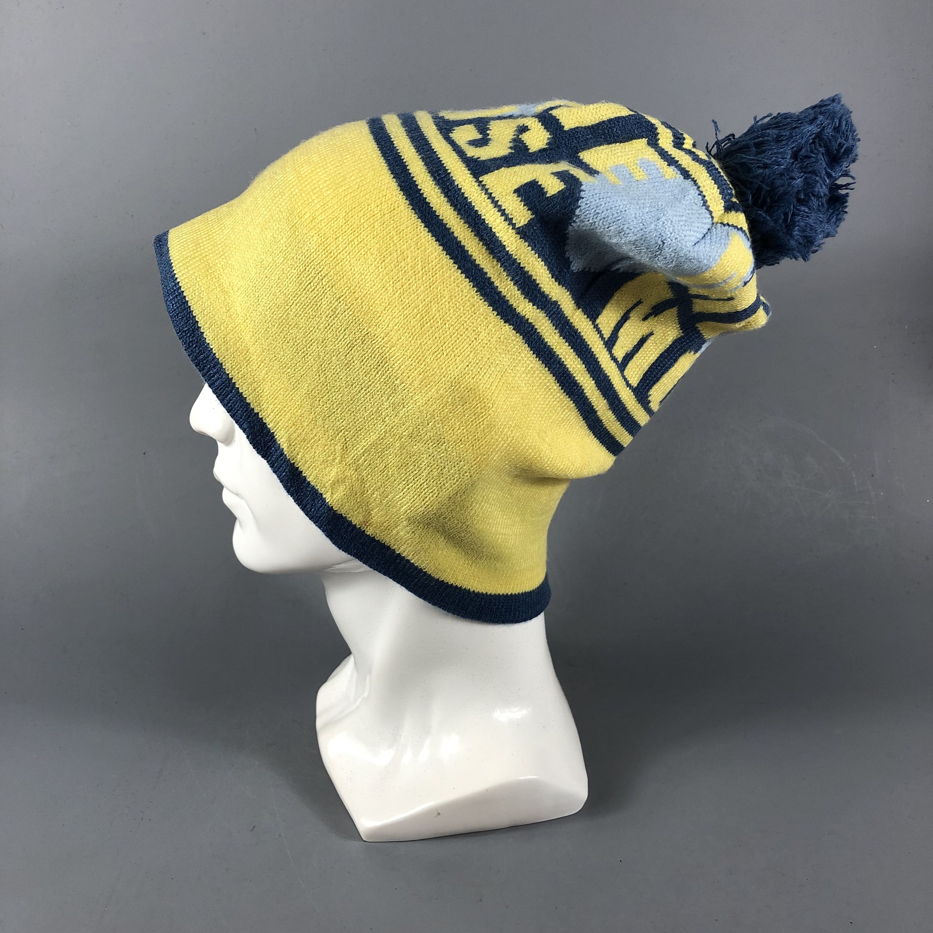 Disney Minnie Mouse Bobble Beanie Snowcap Snow Hat B780
