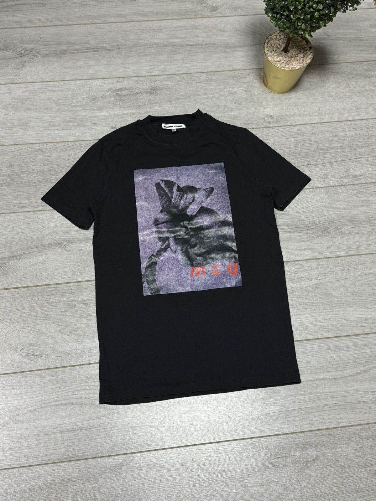 McQ Alexander McQueen Alexander McQueen McQ RARE hand with flower tee shirt Size US M / EU 48-50 / 2 - 1 Thumbnail