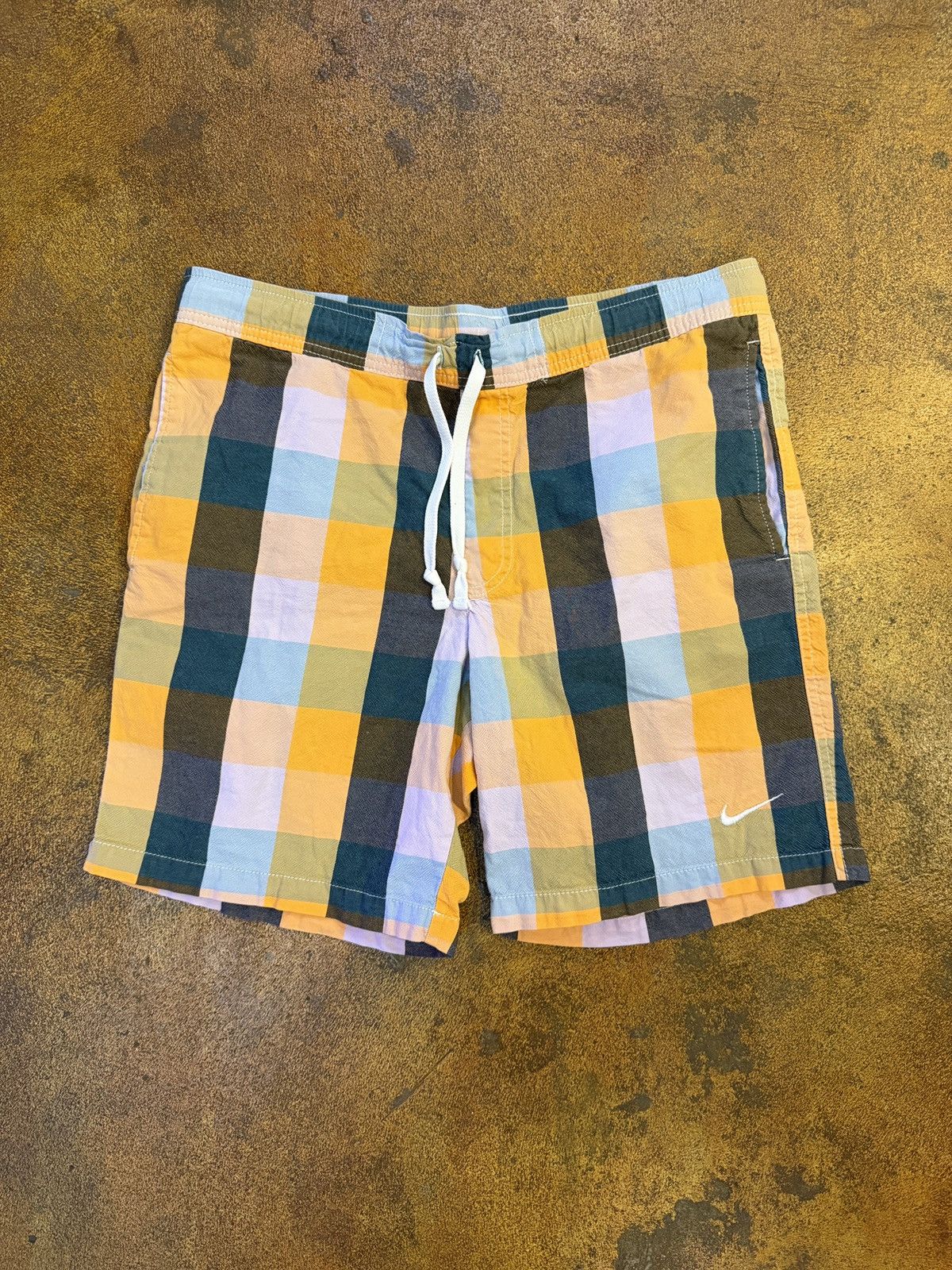 Nike Nike Miniswoosh Plaid Shorts Pants Size US 36 / EU 52 - 1 Thumbnail