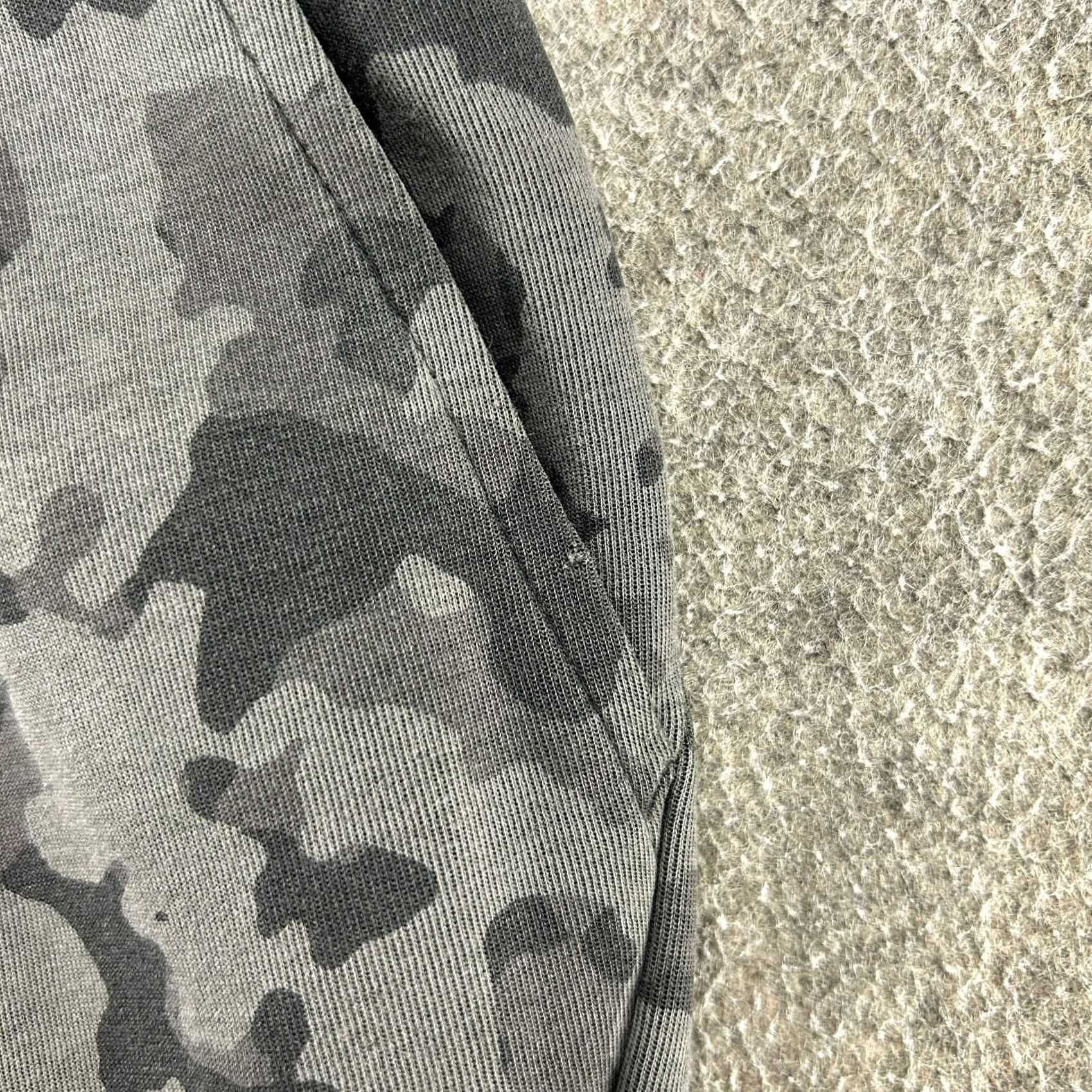 Nike Nike Tech Fleece Pants Mens M Grey Black Camo Jogger Sweat Drawstring Elastic Waist Tapered Inseam 27in Size US 31 - 4 Thumbnail