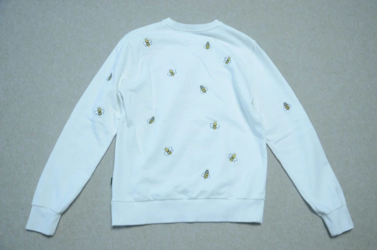 Dior Dior × Kaws Bee Embroidered White Sweatshirt M Size US M / EU 48-50 / 2 - 7 Thumbnail