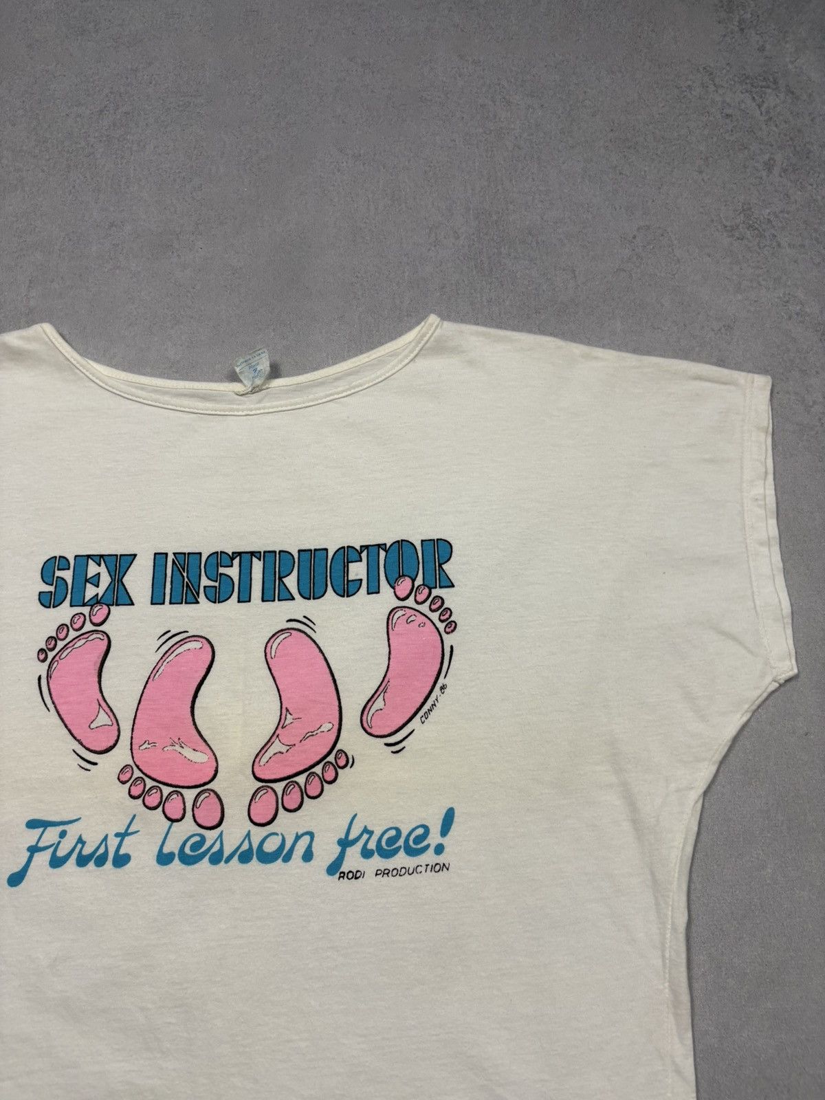 Vintage Vintage 1986 Sex Instructor T Shirt Funny Conny Rodi 80s Y2K Size L / US 10 / IT 46 - 2 Thumbnail