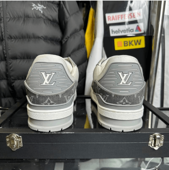 Louis Vuitton Louis Vuitton low-top shoes 43.5EU Size US 10.5 / EU 43-44 - 2 Thumbnail