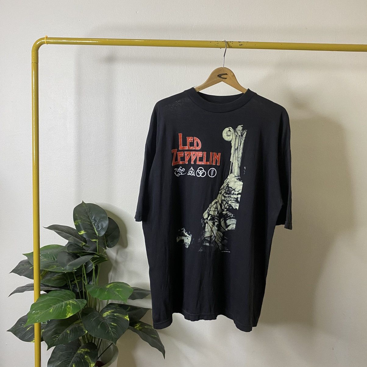 Led Zeppelin 1986 Myth Gem Led Zeppelin Hermit Rare Band T Shirt Size US XXL / EU 58 / 5 - 1 Thumbnail