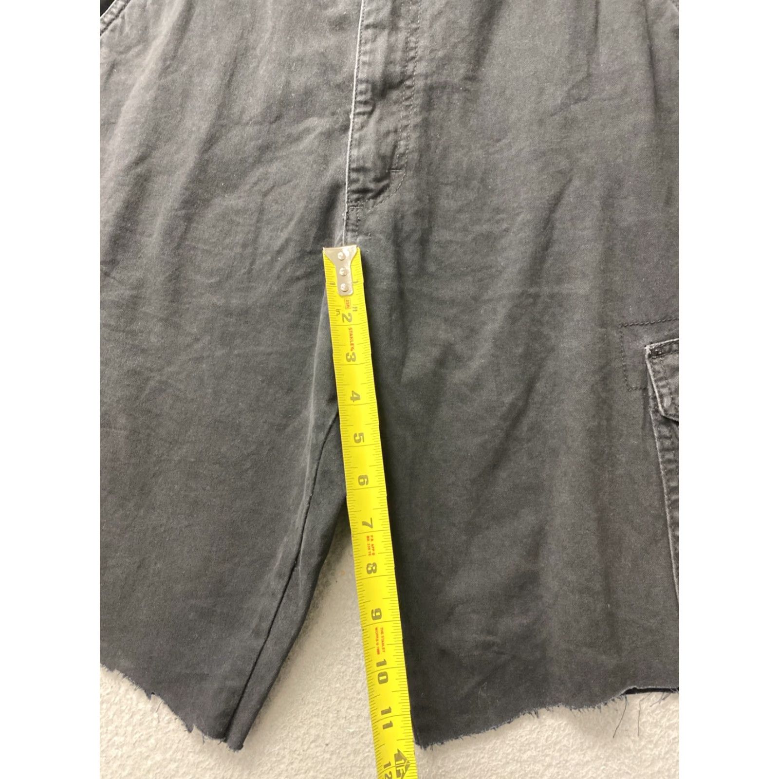 Wrangler VINTAGE Wrangler Cargo Shorts Men Khaki Black Relaxed Fit 36 Casual Cotton Blend Summer Fall Spring Size US 36 / EU 52 - 6 Thumbnail
