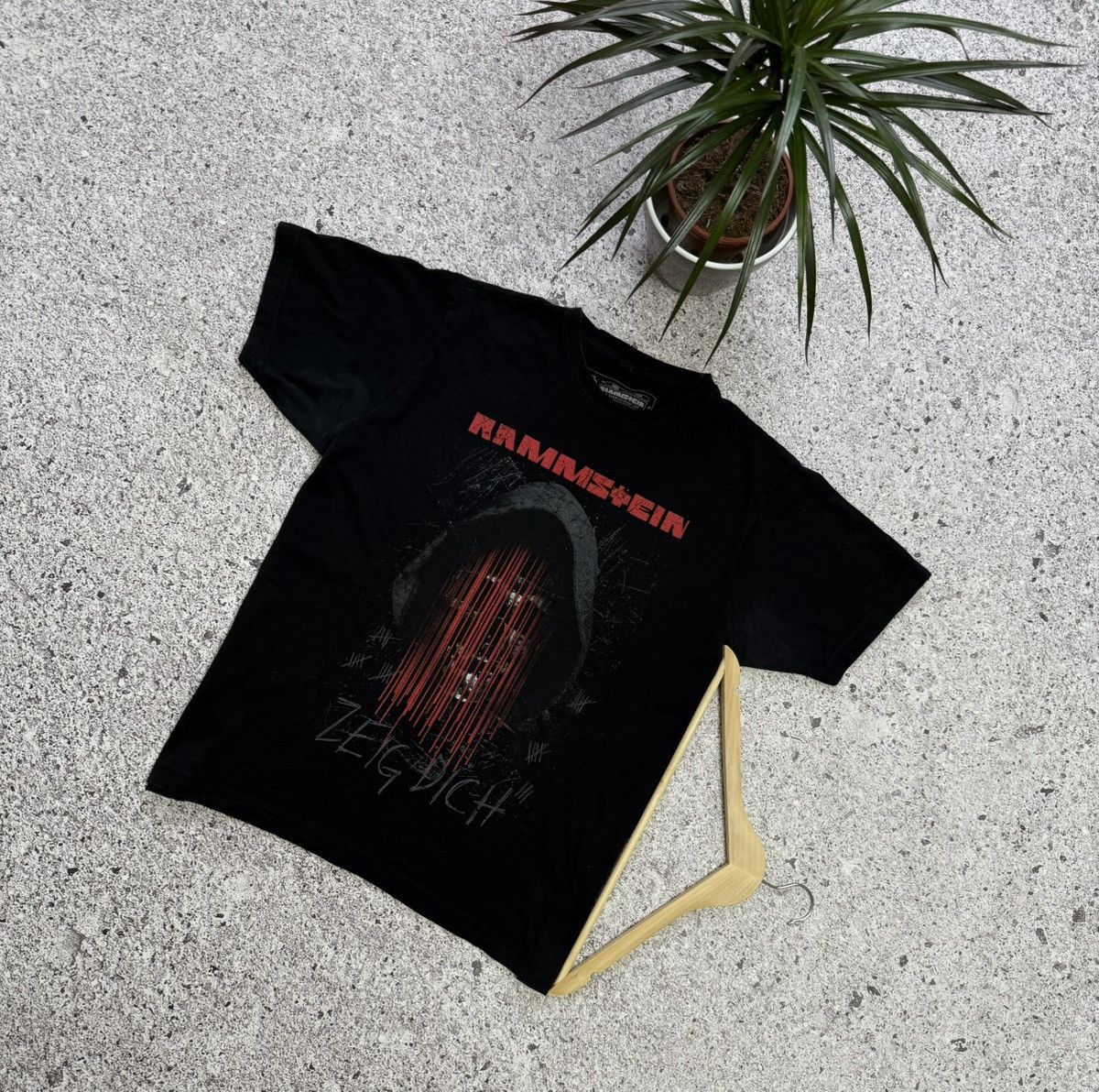 Band Tees × Vintage Vintage 2019 Rammstein Zeig Dich Rock Band Retro T-Shirt Size US XL / EU 56 / 4 - 1 Thumbnail