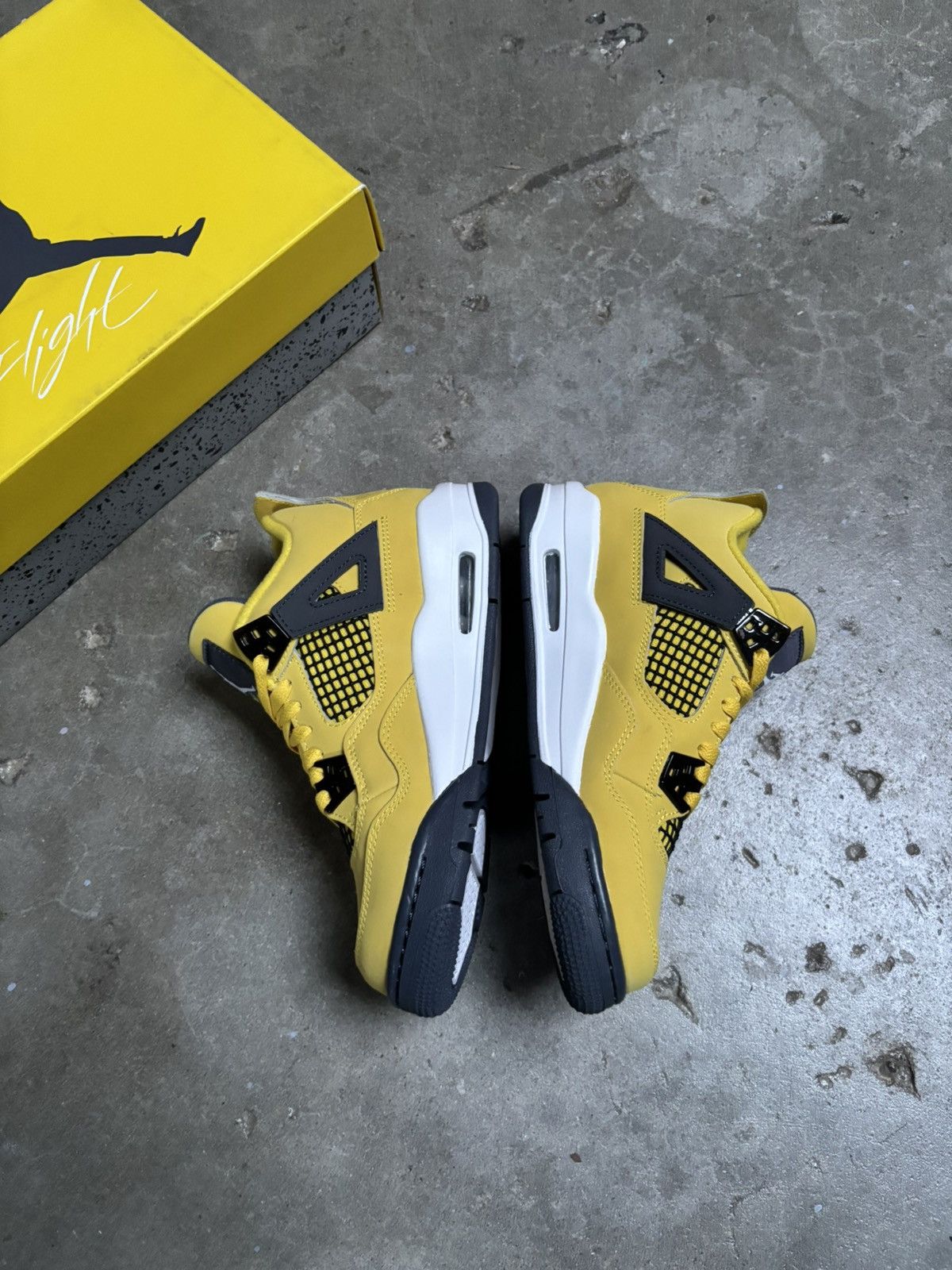 Jordan Brand Air Jordan 4 lightning 5Y Size US 5 / EU 37 - 3 Thumbnail
