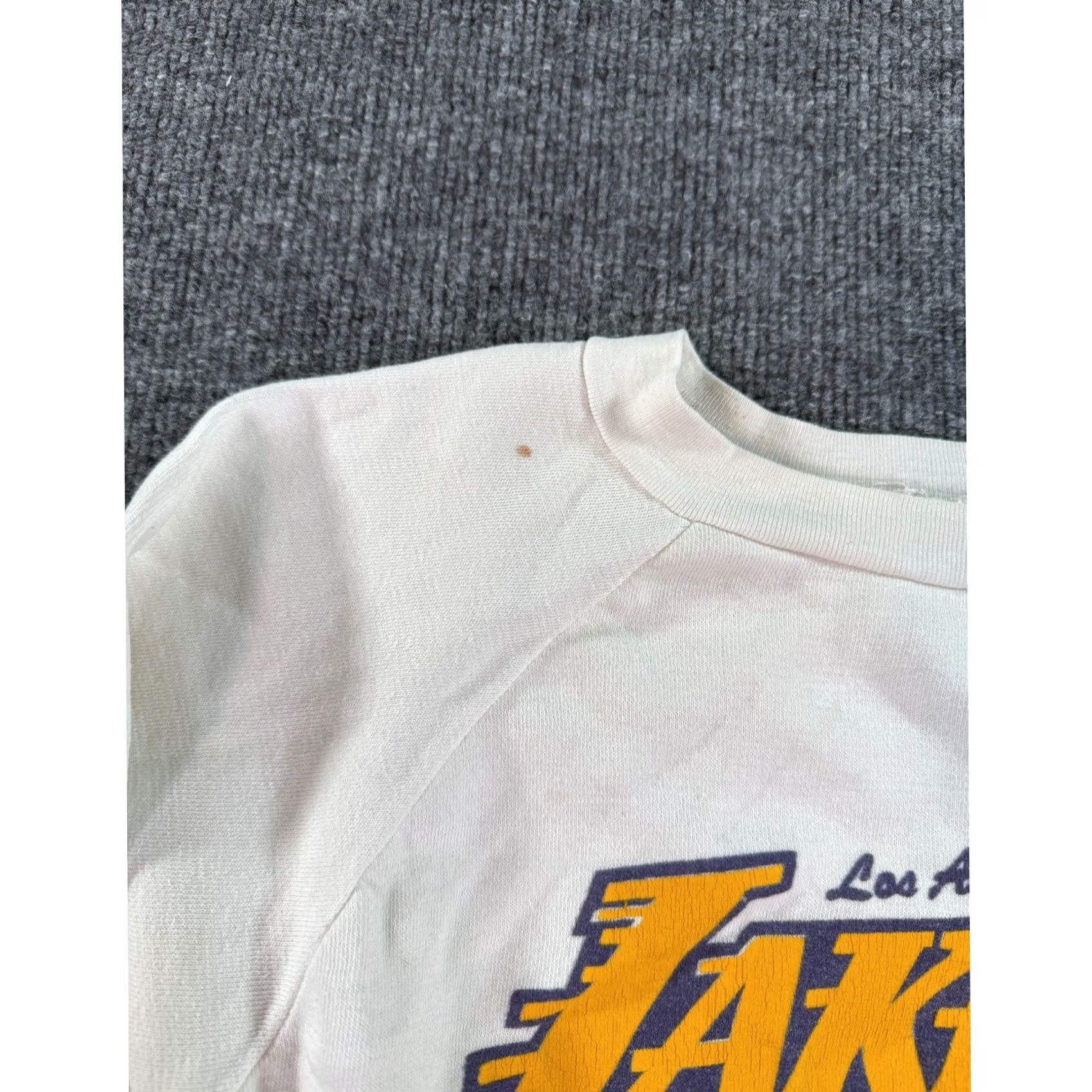 Vintage VINTAGE LA Lakers Sweatshirt Mens Small White 80s Back to Back Champs Graphic Size US S / EU 44-46 / 1 - 3 Thumbnail