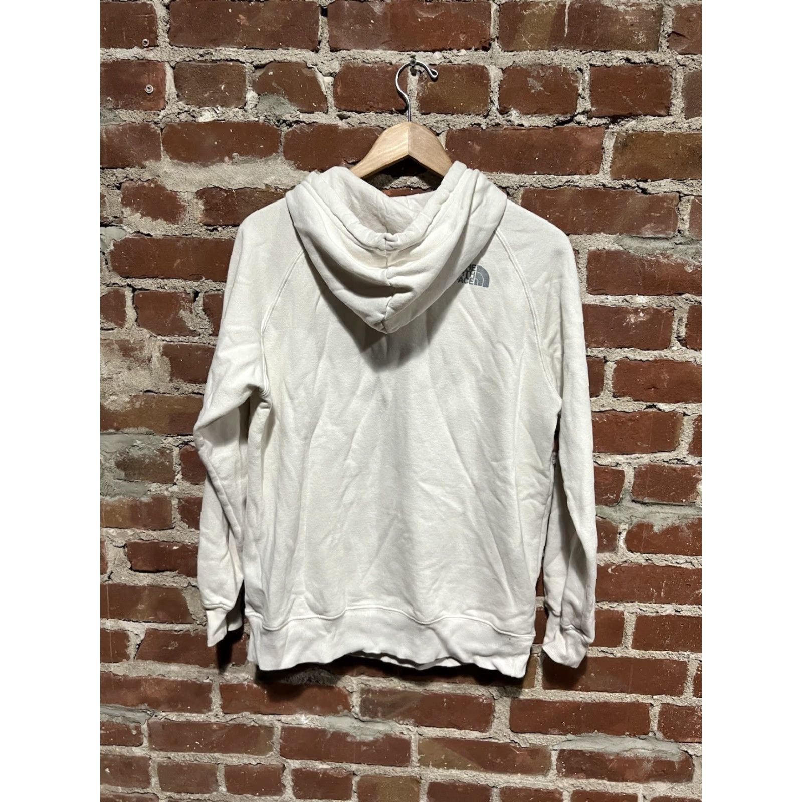 The North Face The North Face Womens White Spell Out Graphic Pullover Hooded Sweatshirt M Size Size M / US 6-8 / IT 42-44 - 2 Thumbnail