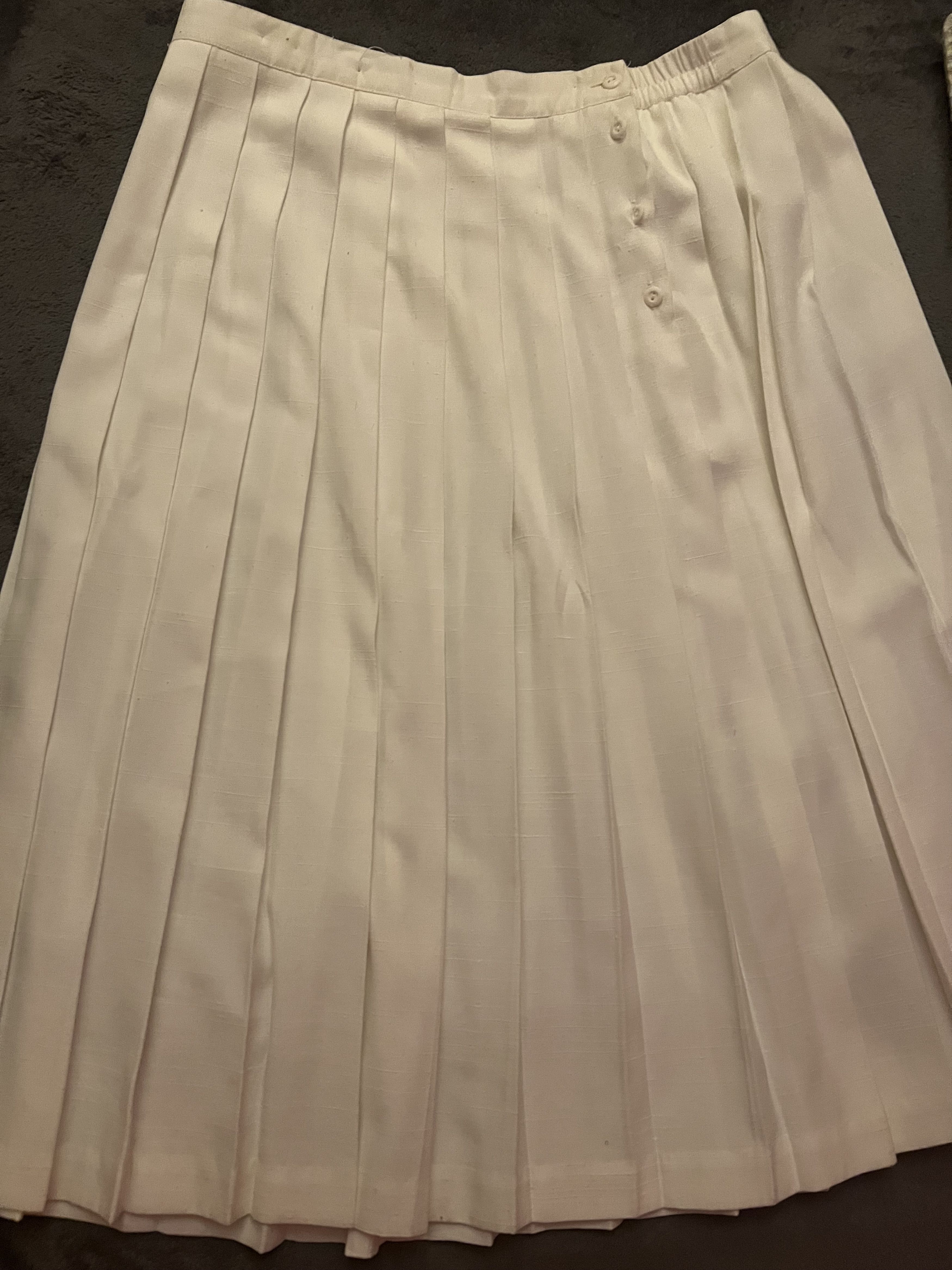 Vintage Liz Baker, white pleated skirt Size 40" / US 18 - 12 Thumbnail