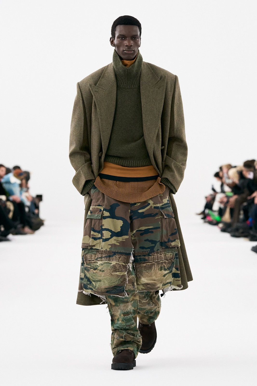 Givenchy Givenchy Camo Oversized Cargo Shorts Size US 32 / EU 48 - 5 Thumbnail