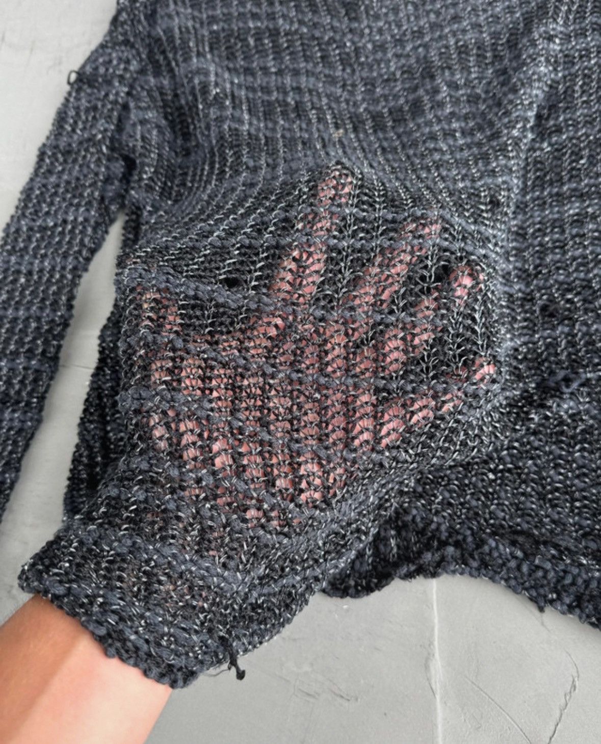 Giorgio Armani Georgio Armani 90’s distressed knit Size M / US 6-8 / IT 42-44 - 4 Thumbnail