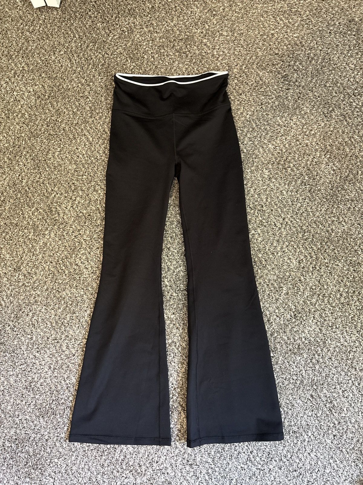Fabletics Fabletics Oasis PureLuxe High-Waisted Crossover Flare Size 28" / US 6 / IT 42 - 1 Thumbnail