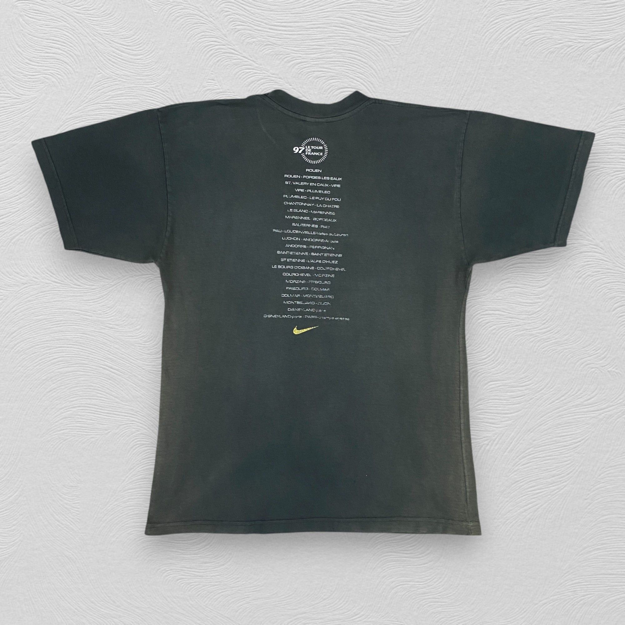 Nike Rare Vintage Nike Le Tour De France 97s Tee TShirt- I078 Size US M / EU 48-50 / 2 - 1 Thumbnail