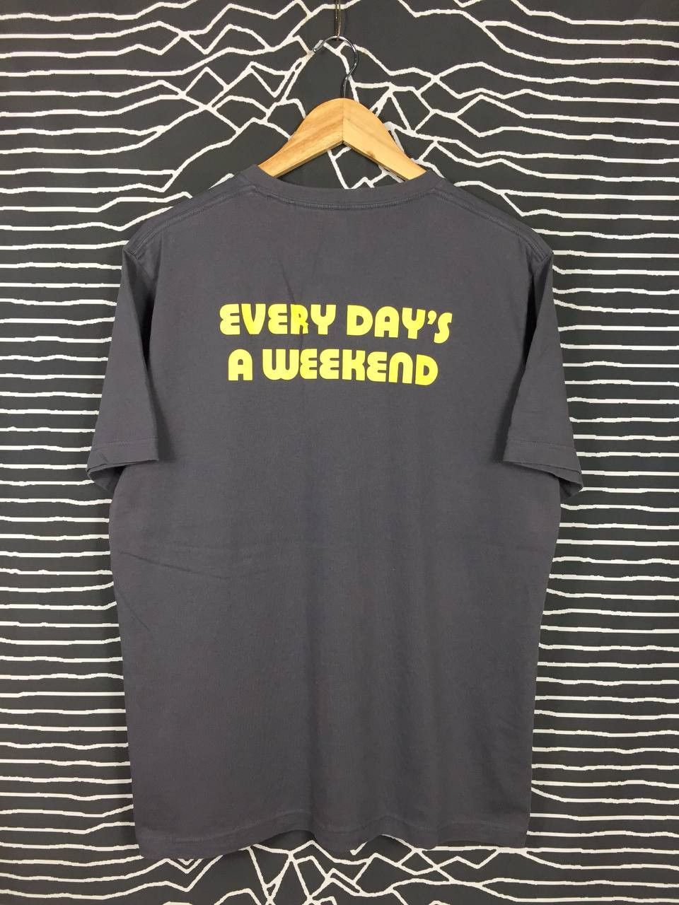 Cartoon Network × Japanese Brand × Uniqlo Uniqlo Despicable Me Minion Every Day's A Weekend Tee Size US XL / EU 56 / 4 - 5 Thumbnail