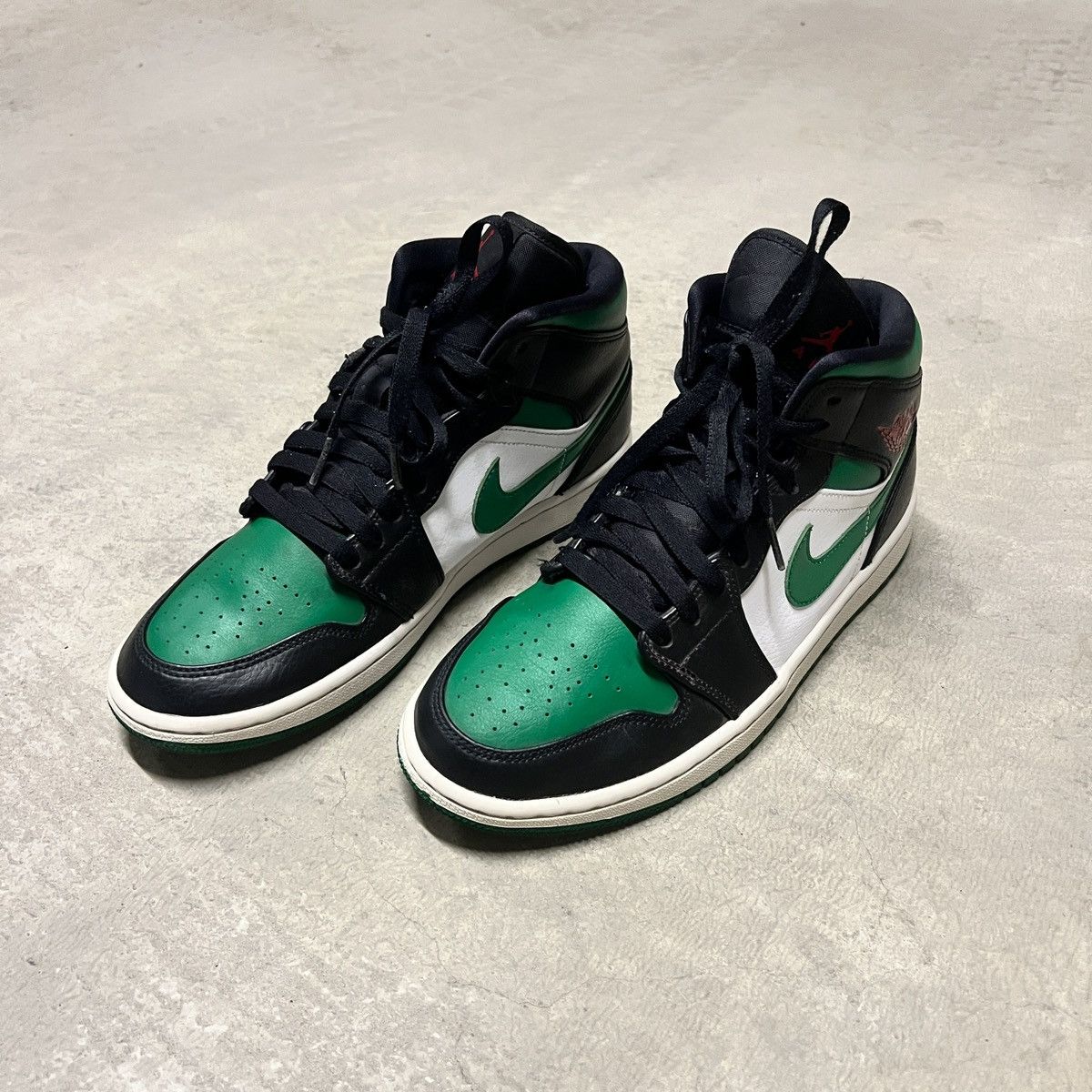 Nike Nike Air Jordan 1 Mid Size US 8 / EU 41 - 13 Thumbnail