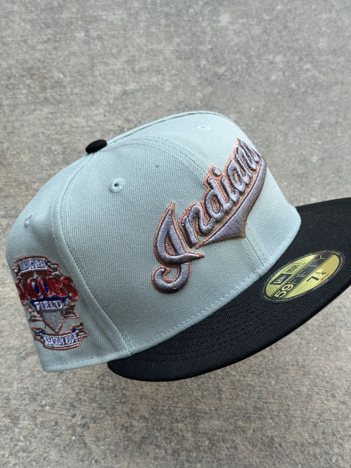 MLB × New Era Cleveland Indians Script Two Tone Fitted Hat 7 1/4 95 North Size ONE SIZE - 1 Thumbnail