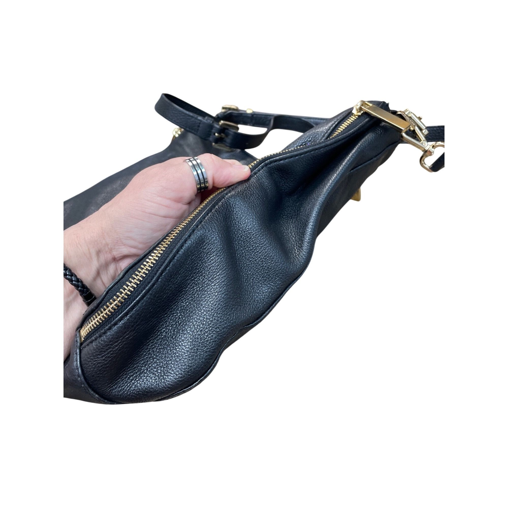 Michael Kors Michael Kors black leather pebbl;ed gold ware crossbody shou Size ONE SIZE - 14 Thumbnail