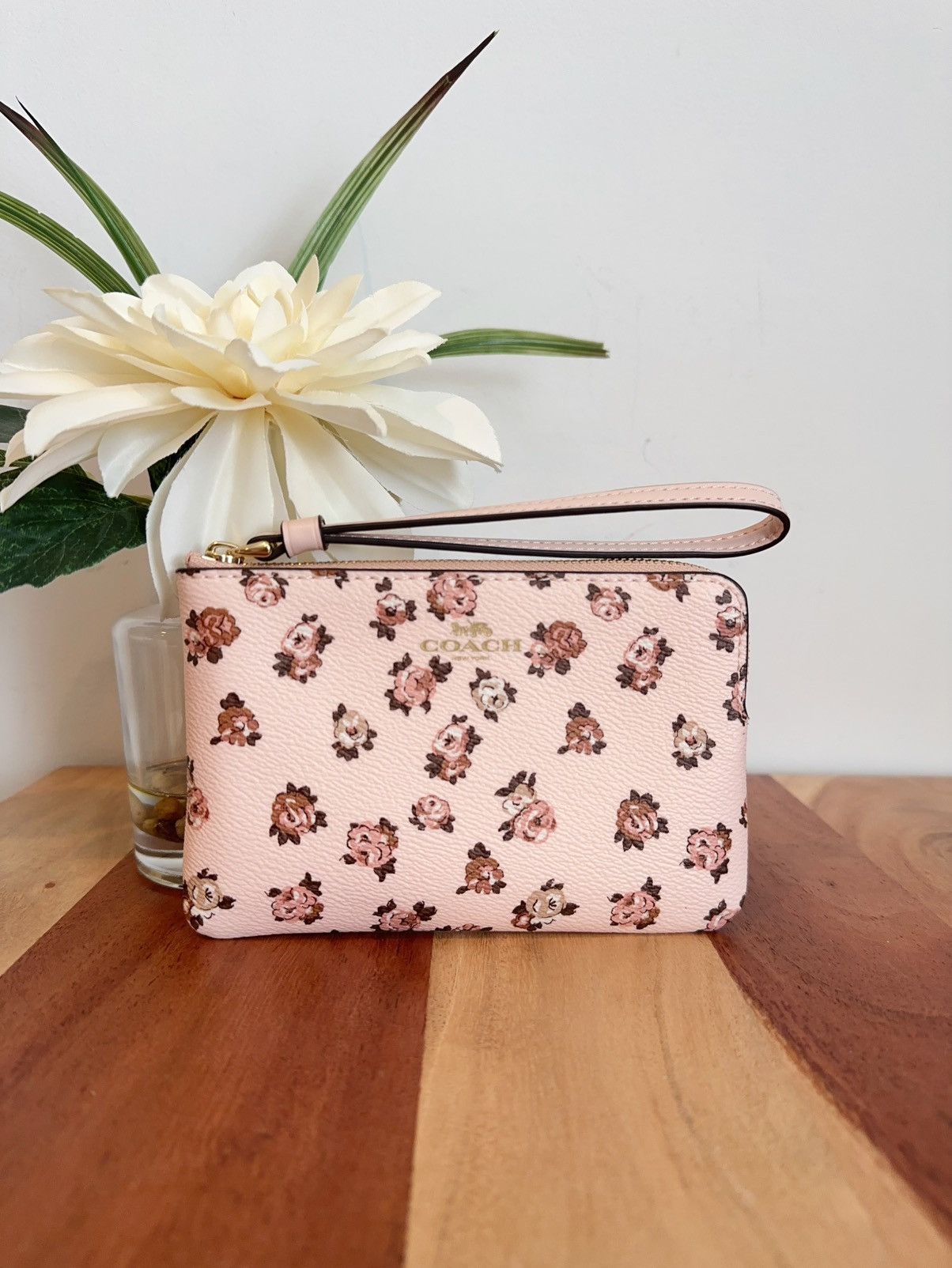 NWT Coach Corner Zip Wristlet With Rosette Print