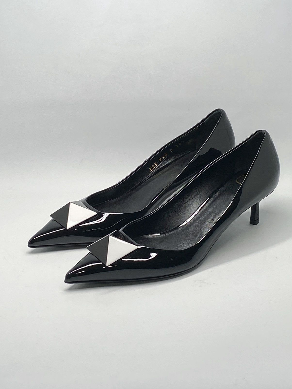 Valentino Garavani One Stud Patent Leather Pumps Size 38.5 Shoes in Black, Women's